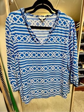 Crown & Ivy Blue and White Rope-Print V-Neck Long Sleeve Top